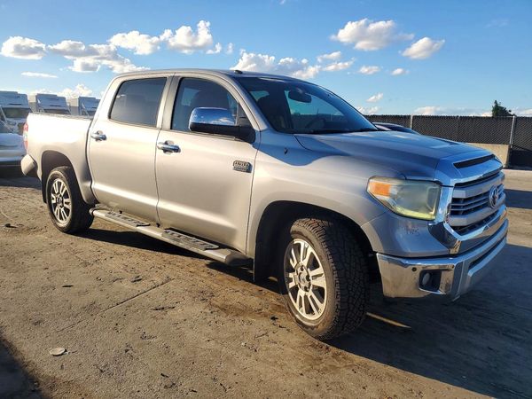 2014 TOYOTA TUNDRA Platinum — Passenger 3/4