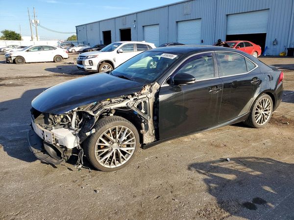 2014 LEXUS IS 250 — Front 3/4