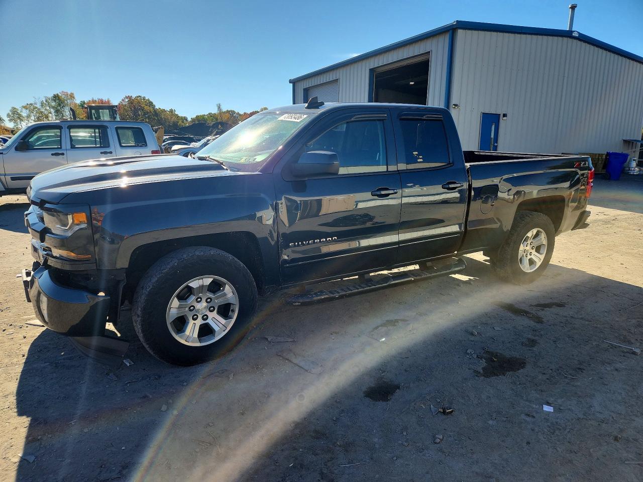 2018 CHEVROLET SILVERADO LT — Front 3/4