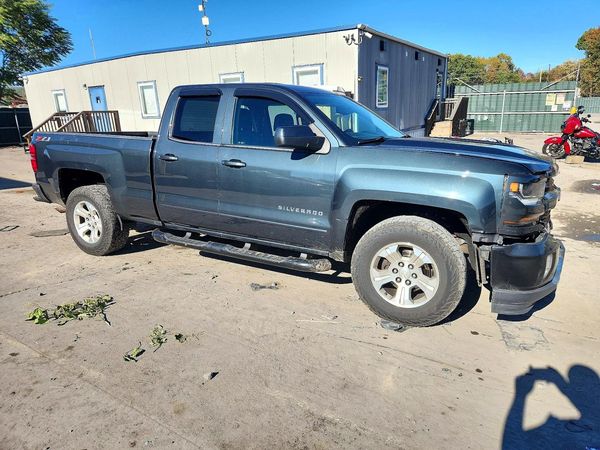2018 CHEVROLET SILVERADO LT — Passenger 3/4
