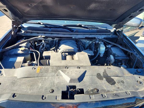 2018 CHEVROLET SILVERADO LT — Engine bay