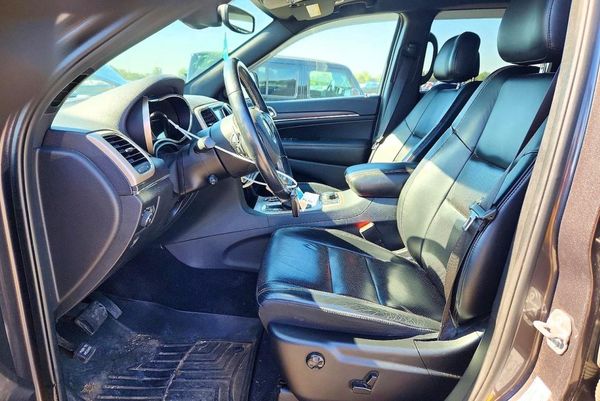 2017 JEEP GRAND CHEROKEE Limited — DENT