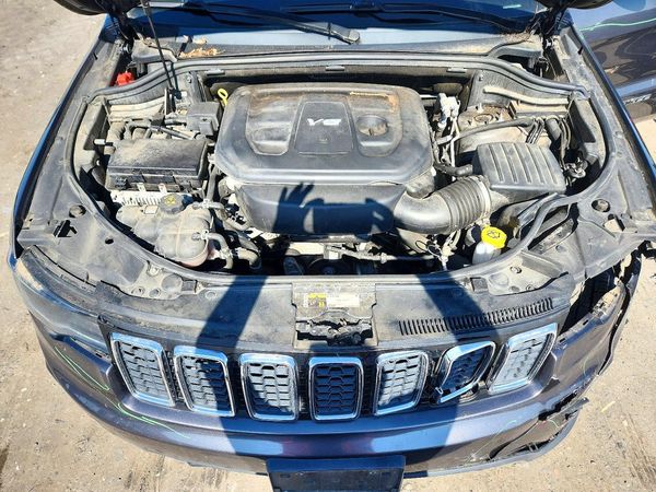 2017 JEEP GRAND CHEROKEE Limited — Engine bay