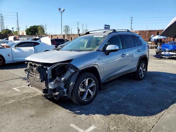 2021 TOYOTA RAV4 XLE Premium — Front 3/4