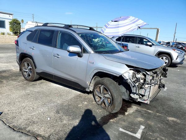2021 TOYOTA RAV4 XLE Premium — Passenger 3/4