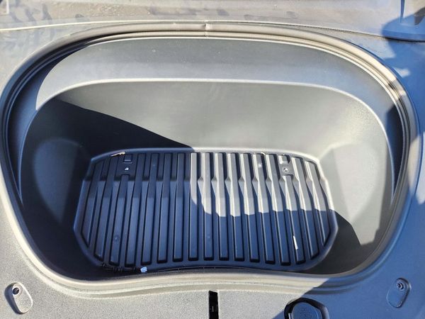 2026 TESLA MODEL 3 — Engine bay