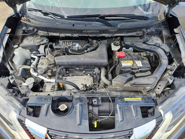 2019 NISSAN ROGUE — Engine bay