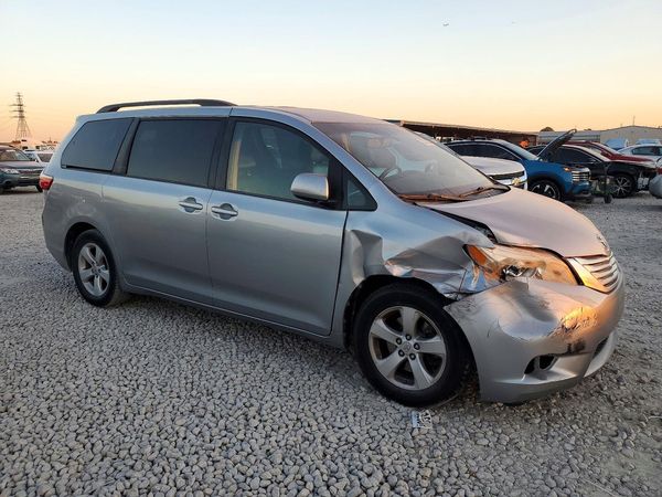 2017 TOYOTA SIENNA LE Mobility/LE — Passenger 3/4
