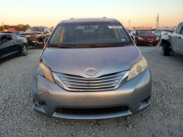 2017 TOYOTA SIENNA LE Mobility/LE — DIRF