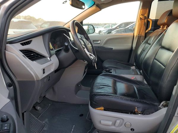 2017 TOYOTA SIENNA LE Mobility/LE — DENT