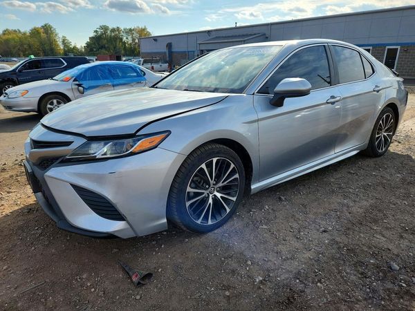 2019 TOYOTA CAMRY L/LE/SE/XLE — Front 3/4