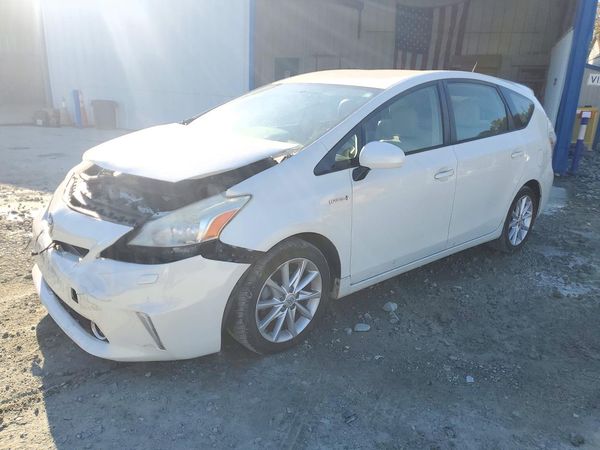 2014 TOYOTA PRIUS — Front 3/4