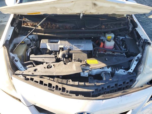 2014 TOYOTA PRIUS — Engine bay