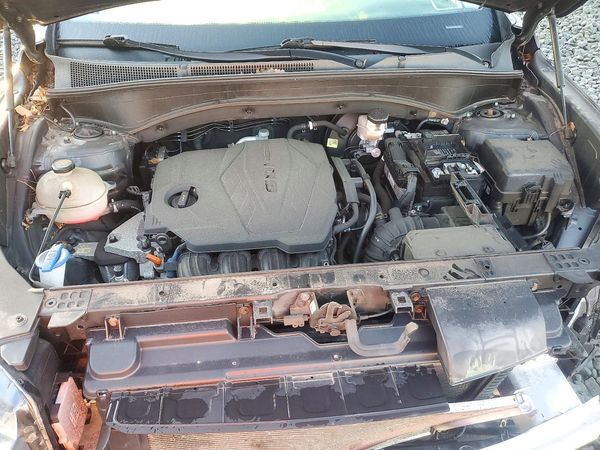 2021 HYUNDAI SANTA FE SEL — Engine bay
