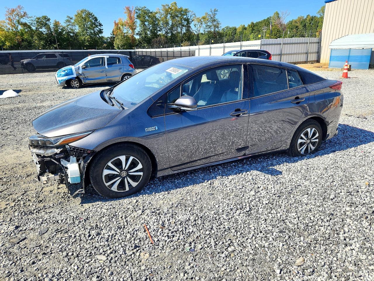 2019 TOYOTA PRIUS Plus/Premium/Advanced — Front 3/4