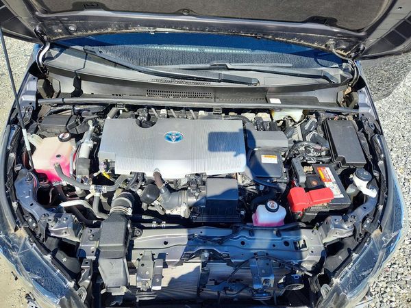 2019 TOYOTA PRIUS Plus/Premium/Advanced — Engine bay