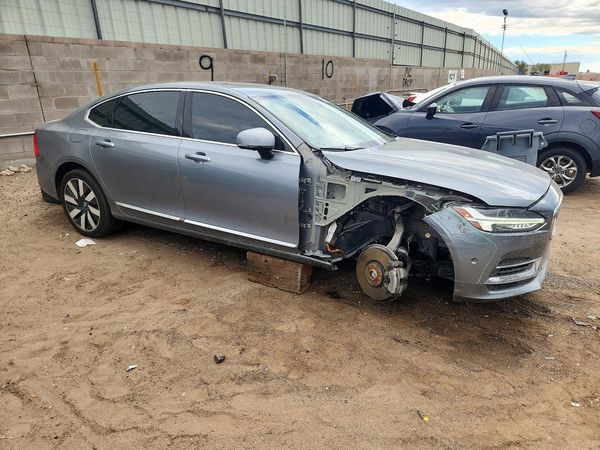 2018 VOLVO S90 Inscription — Passenger 3/4
