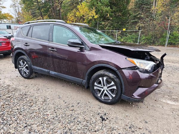 2018 TOYOTA RAV4 LE — Passenger 3/4