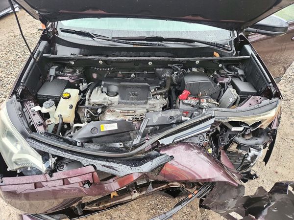 2018 TOYOTA RAV4 LE — Engine bay
