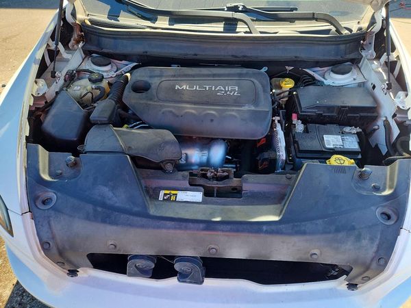 2015 JEEP CHEROKEE Latitude — Engine bay