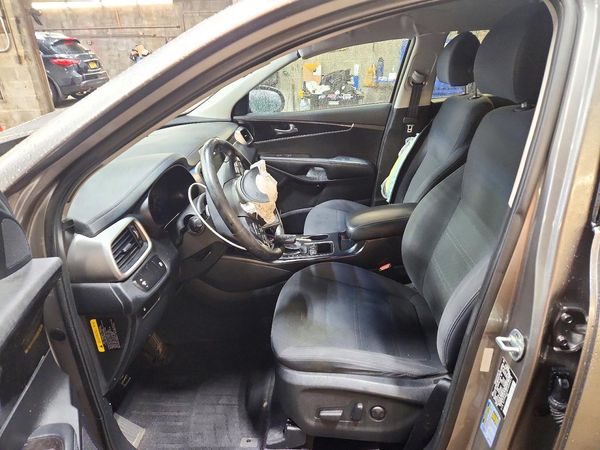 2018 KIA SORENTO L, LX — DENT