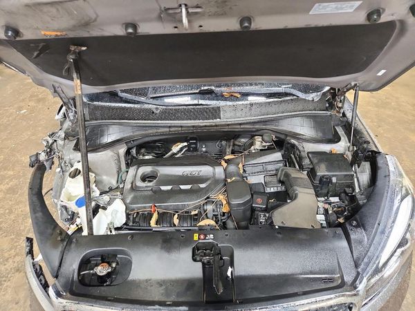 2018 KIA SORENTO L, LX — Engine bay