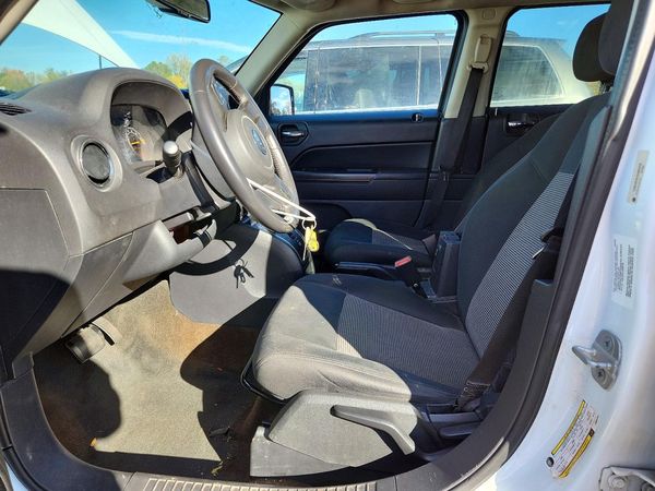 2014 JEEP PATRIOT LATITUDE 4X4 — DENT