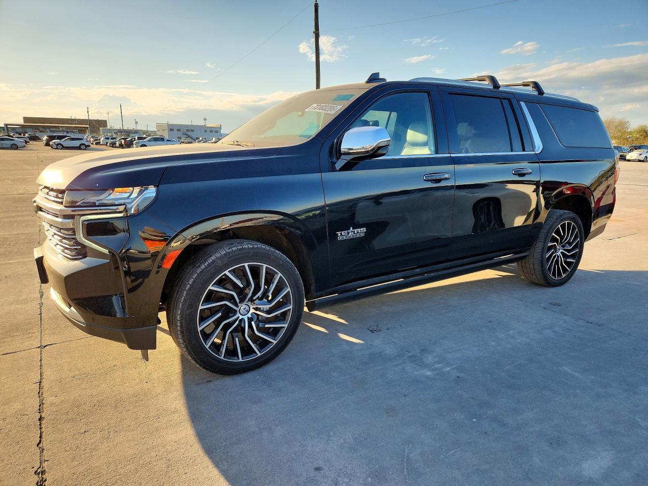2021 CHEVROLET SUBURBAN Premier — Front 3/4