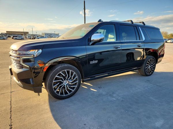 2021 CHEVROLET SUBURBAN Premier — Front 3/4