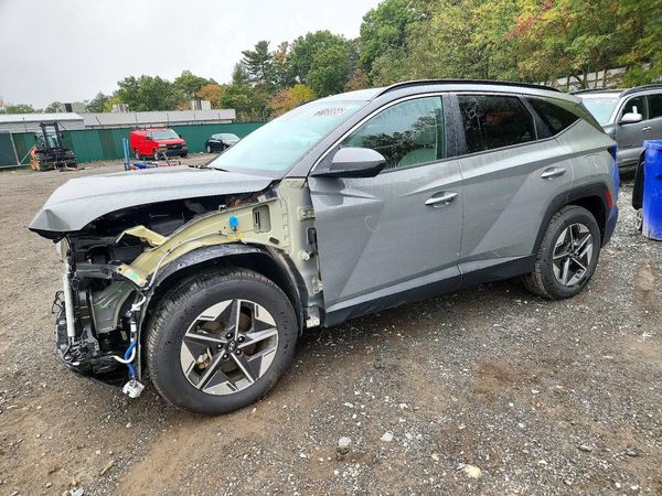 2026 HYUNDAI TUCSON SEL, SEL Plus — Front 3/4
