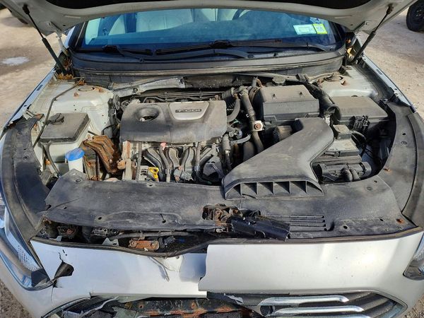 2018 HYUNDAI SONATA SE, Eco — Engine bay
