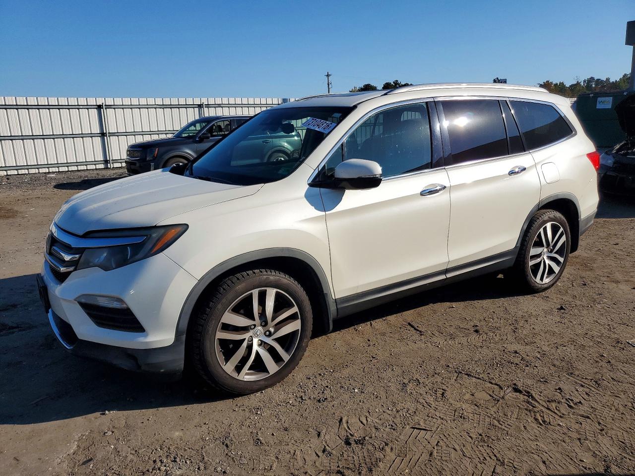 2016 HONDA PILOT Elite — Front 3/4