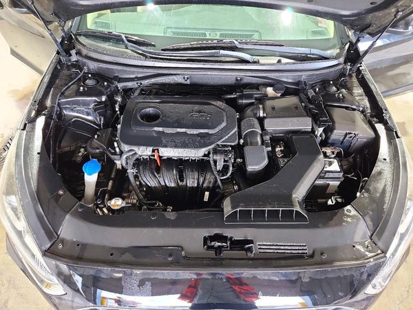 2018 HYUNDAI SONATA SE, Eco — Engine bay