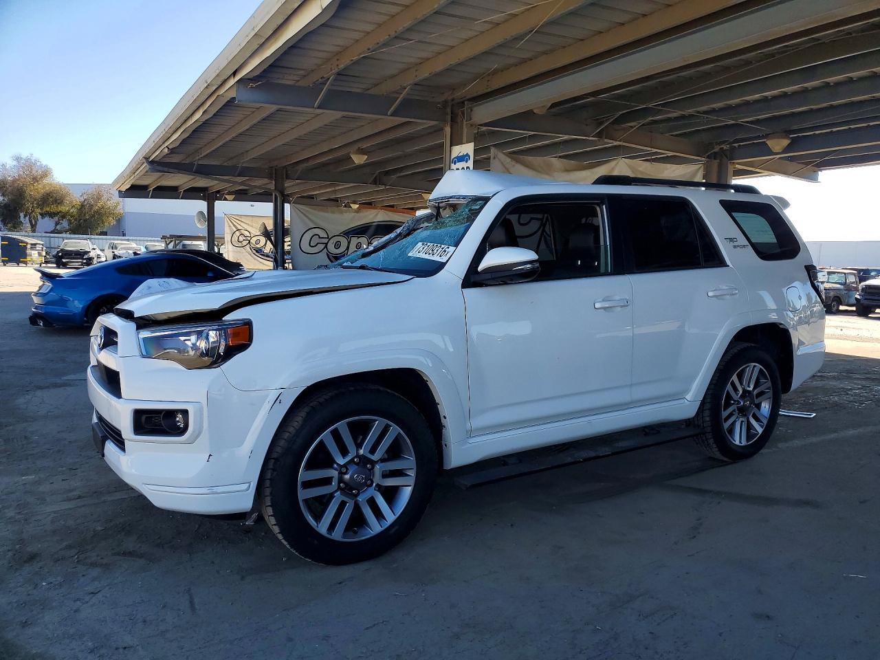 2022 TOYOTA 4RUNNER TRD Sport — Front 3/4