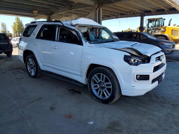 2022 TOYOTA 4RUNNER TRD Sport — Passenger 3/4