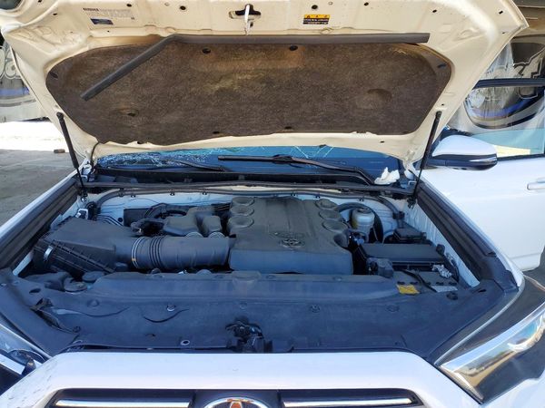 2022 TOYOTA 4RUNNER TRD Sport — Engine bay