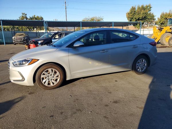 2018 HYUNDAI ELANTRA SE — Front 3/4