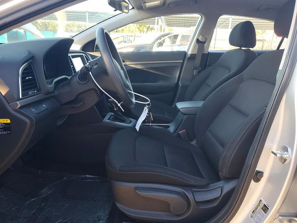 2018 HYUNDAI ELANTRA SE — DENT