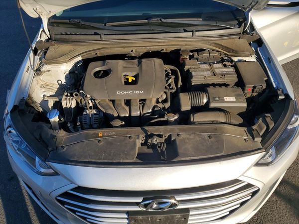 2018 HYUNDAI ELANTRA SE — Engine bay