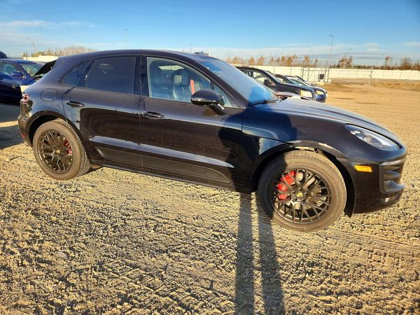 2017 PORSCHE MACAN — Passenger 3/4