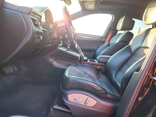 2017 PORSCHE MACAN — DENT