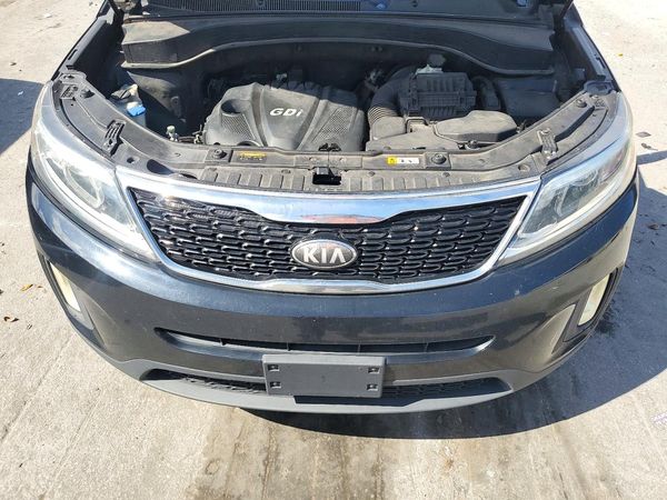 2014 KIA SORENTO Base/ LX — Engine bay