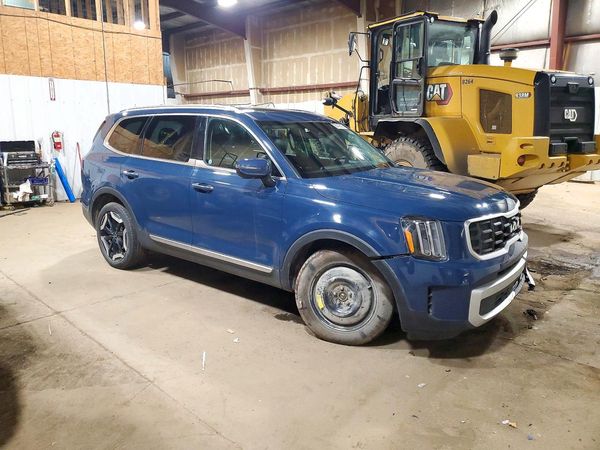 2025 KIA TELLURIDE S — Passenger 3/4
