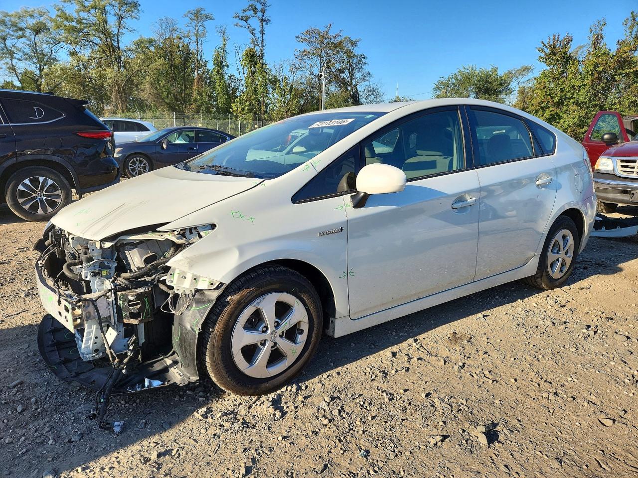 2015 TOYOTA PRIUS — Front 3/4