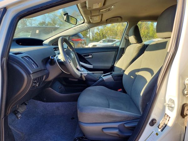 2015 TOYOTA PRIUS — DENT