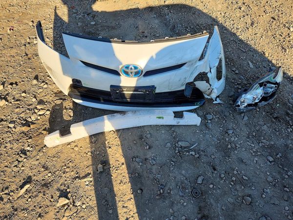 2015 TOYOTA PRIUS — LOOS