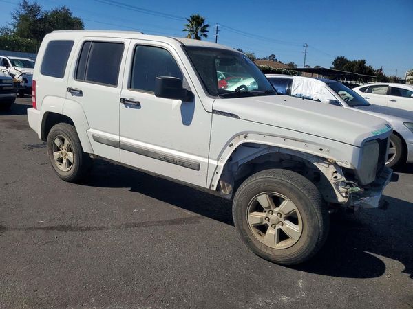 2012 JEEP LIBERTY Sport — Passenger 3/4