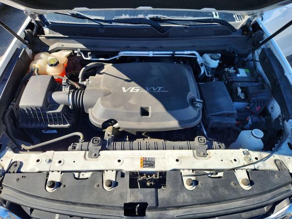 2019 CHEVROLET COLORADO LT — Engine bay