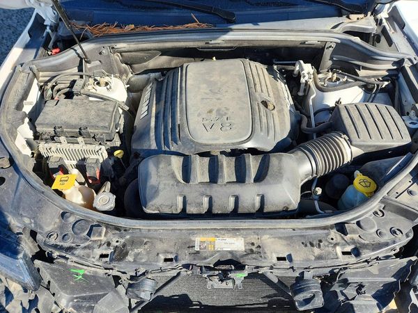 2019 JEEP GRAND CHEROKEE Summit — Engine bay