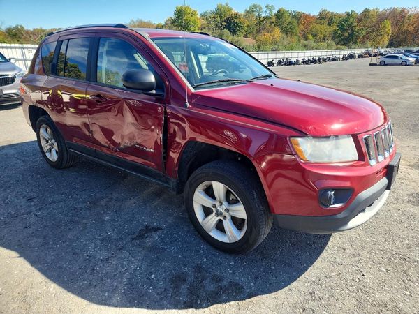 2012 JEEP COMPASS LATITUDE 4X4 — Passenger 3/4